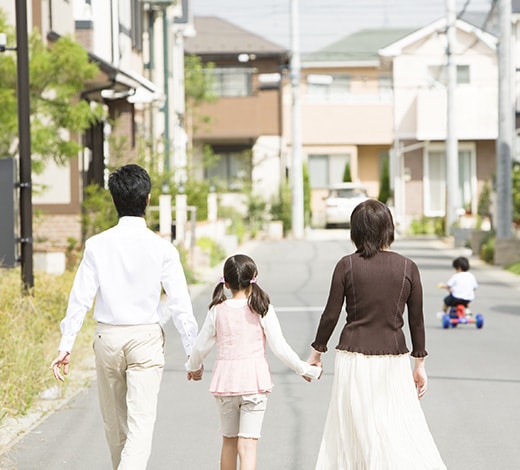 住宅地に住む家族2